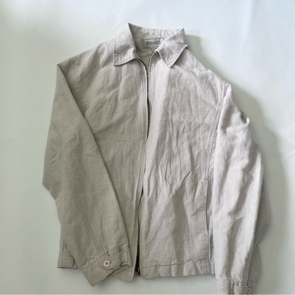 RW&CO everyday jacket. In a light grey/ white colour - Picture 1 of 6